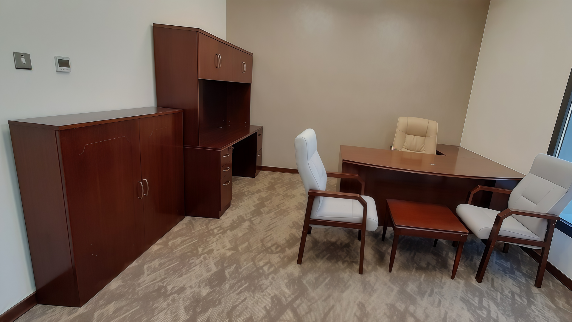 Desk Set Level 1 مجموعة المكتب المستوى 1
