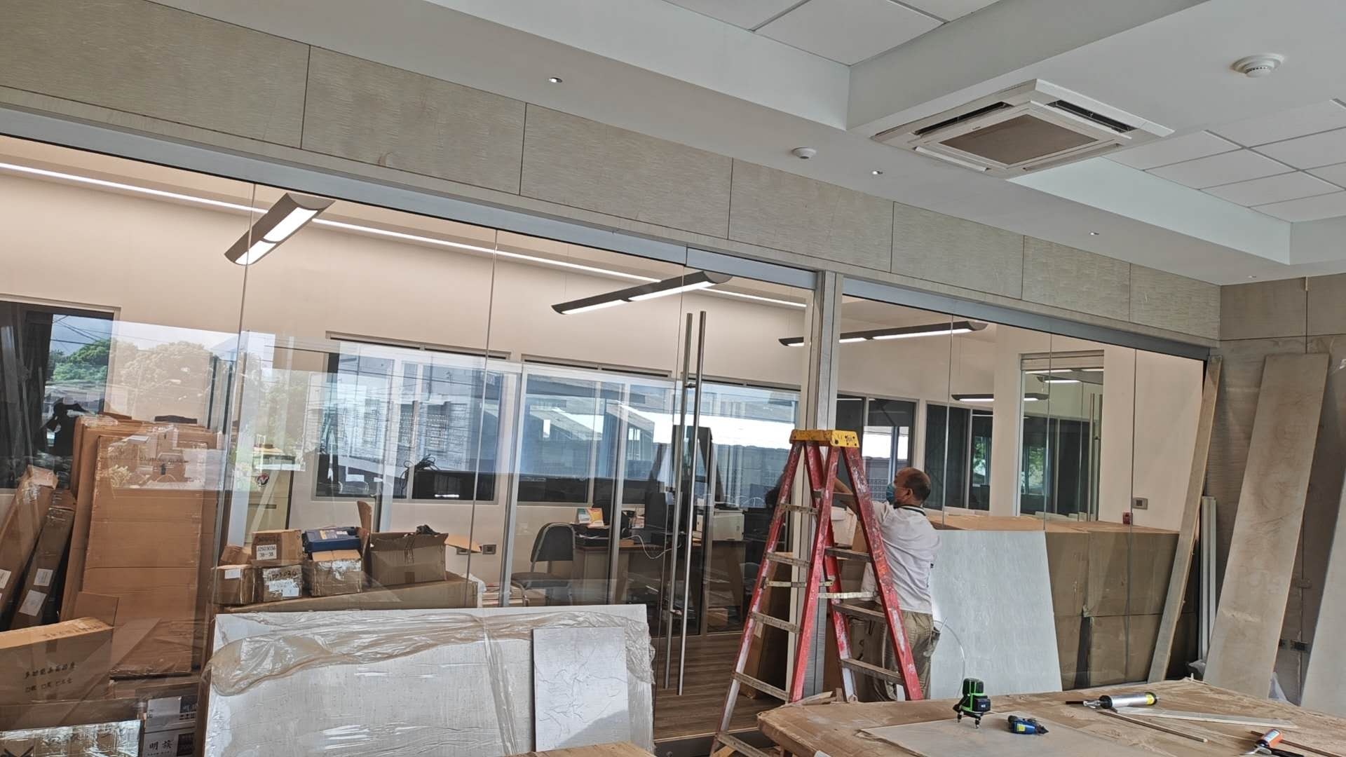 office workstation محطة عمل مكتبية