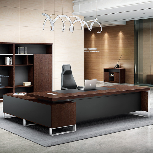 مكتب مكتب على شكل حرف L مع أدراج لحفظ الملفات