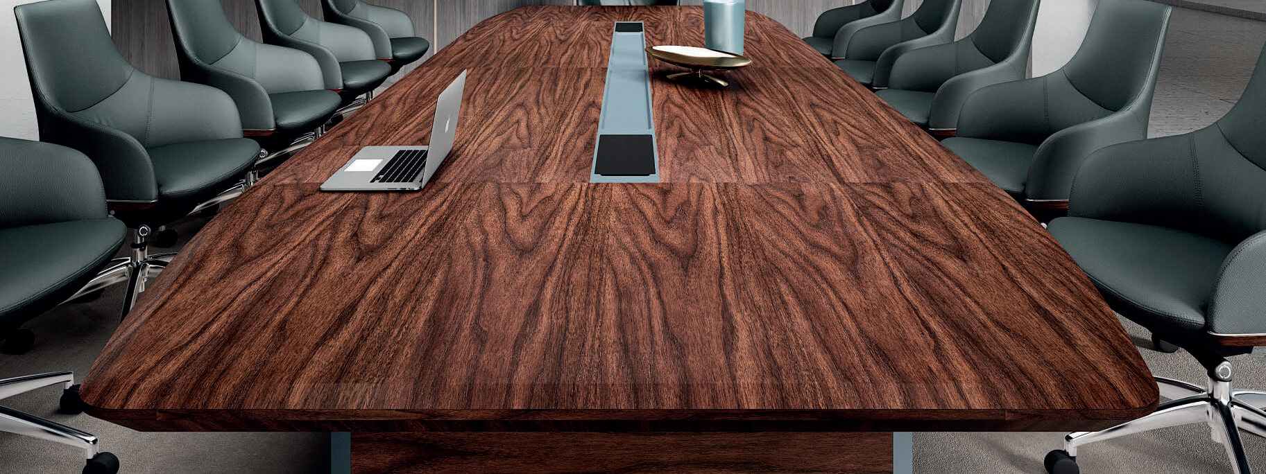 طاولة اجتماعات خشبية و 10 كراسي تنفيذية سوداء