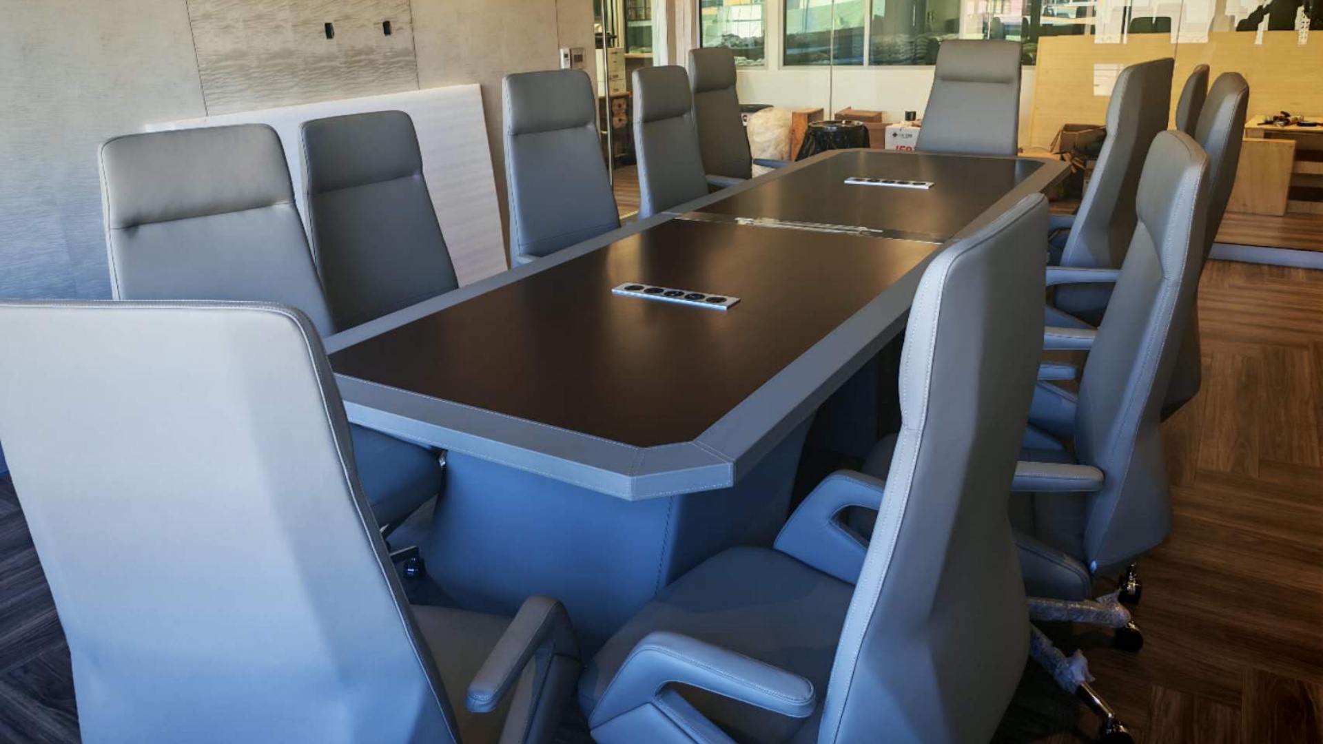 conference room غرفة الاجتماعات
