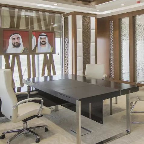 طاولة اجتماعات إدارية.jpg